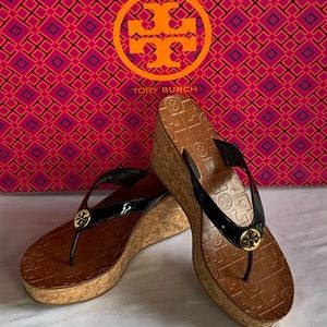 Tory Burch Black Patent Cork Wedge Sandals Sz 9.5